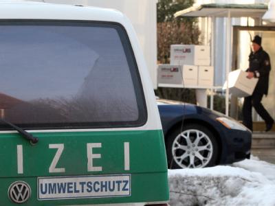 Durchsuchung auf dem Firmengelände der Harles und Jentzsch GmbH in Uetersen Polizeiliche Durchsuchung