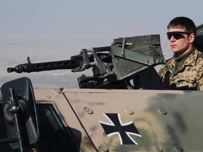 Ein Bundeswehrsoldat bei einer Patrouille Mitte Januar 2010 im Norden Afghanistans. Bundeswehrsoldat