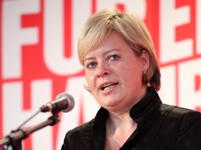 Unbeeindruckt vom bisherigen desaströsen Scheiten der Idee möchte Gesine Lötzsch weiter Gesine Lötzsch