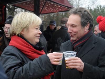 Unter Druck: Die Linke-Parteivorsitzenden Gesine Lötzsch und Klaus Ernst. Linke-Führungsduo