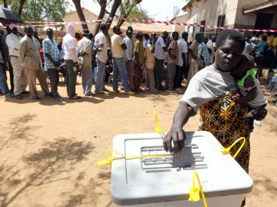 Insgesamt haben sich im Südsudan knapp vier Millionen Menschen in die Wählerlisten eintragen lassen. Abstimmung im Sudan