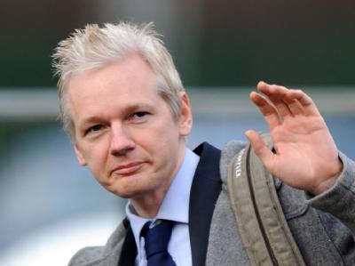 Julian Assange bei seinem Eintreffen vor dem Gerichtsgebäude in London. Julian Assange
