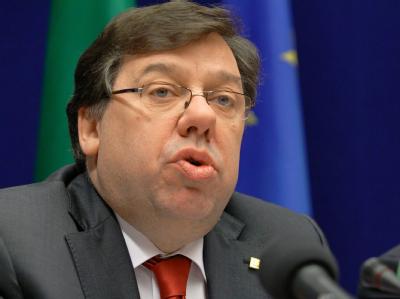 Der irische Ministerpräsident Brian Cowen, hier Mitte Dezember, kämpft um sein Amt. Ministerpräsident Cowen