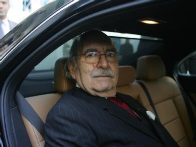 Übergangs-Regierungschef Fouad Mebazaa verlässt nach seiner Vereidigung das Parlament in Tunis. Fouad Mebazaa
