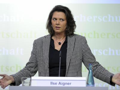 Die Bundesministerin für Ernährung, Landwirtschaft und Verbraucherschutz, Ilse Aigner, steht wegen ihres Krisenmanagements in der Kritik. Ilse Aigner