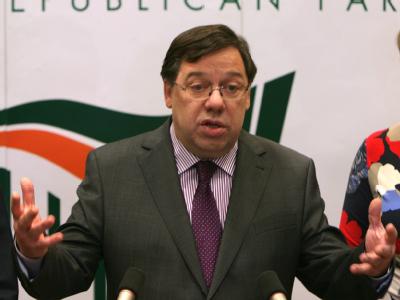 Brian Cowen will trotz massiven Rücktrittsforderungen als Ministerpräsident Irlands und als Chef seiner Fianna-Fail-Partei im Amt bleiben. Irlands Premier Brian Cowen