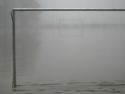 Nur für Wasserball: Ein überfluteter Fußballplatz auf der Maaraue in Wiesbaden. Nur für Wasserball