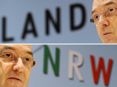 NRW-Finanzminister Norbert Walter-Borjans (SPD) im nordrhein-westfälischen Landtag in Düsseldorf bei einer Pressekonferenz zum Nachtragshaushalt 2011 (Bildkombo). NRW-Finanzminister