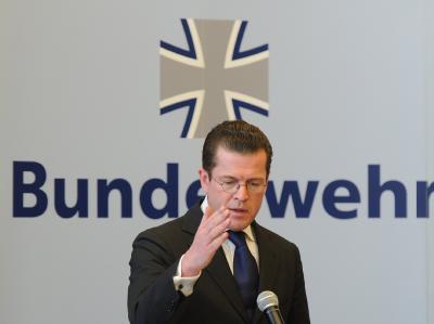Verteidigungsminister Karl-Theodor zu Guttenberg steht in der Kritik. (Archivbild) Guttenberg