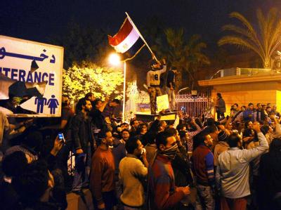 Die Massen in Kairo, Alexandria und in anderen großen Städten fordern Demokratie und bessere Lebensbedingungen. Massenproteste in Kairo