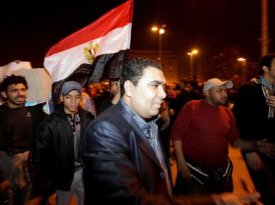 Demonstranten protestieren auf Kairos Straßen: Die Jugendbewegung «6. April» hat einen «Mega-Protest» gegen Präsident Husni Mubarak mit mehr als einer Millionen Menschen angekündigt. Proteste in Kairo