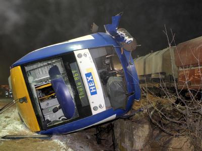 Der Harz-Elbe-Express (HEX) war mit rund 30 Fahrgästen besetzt, als das Unglück geschah. Zugunglück in Sachsen-Anhalt