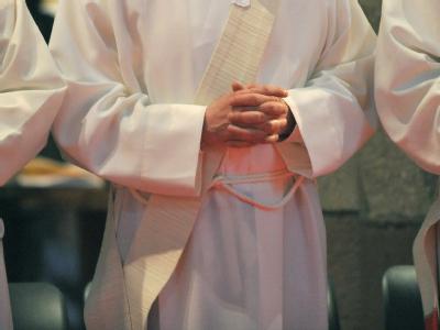 Mehr als 140 katholische Theologen machen sich in dem Aufruf für Reformen in ihrer Kirche stark. (Archiv- und Symbolbild) Zölibats-Debatte neu entbrannt