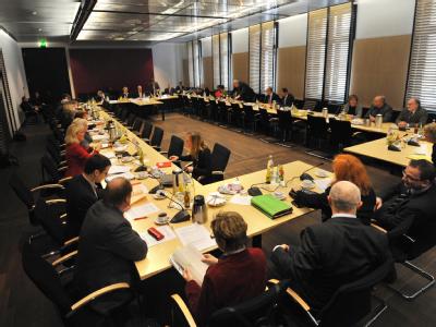 Eine Arbeitsgruppe aus Bund und Ländern sucht Kompromisse für die Neuregelung der Hartz-IV-Reform. Hartz-IV-Arbeitsgruppe