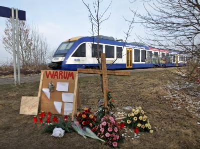 Ein Harz-Elbe-Express (HEX) passiert die Stelle des Zugunglücks in Hordorf. Unglücksort