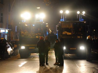 Bei der Räumung des besetzten Hauses im Berliner Stadtteil Friedrichshain wurden 32 Personen vorläufig festgenommen. Demonstration nach Räumung