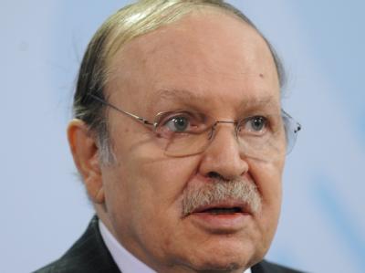 Der algerische Präsident Abdelaziz Bouteflika: Der 73 Jahre alte autoritäre Präsident ist seit 1999 im Amt und wurde 2009 mit mehr als 90 Prozent der Stimmen für eine dritte Amtszeit wiedergewählt. Um erneut kandidieren zu können, hatte er die Verfassung Abdelaziz Bouteflika