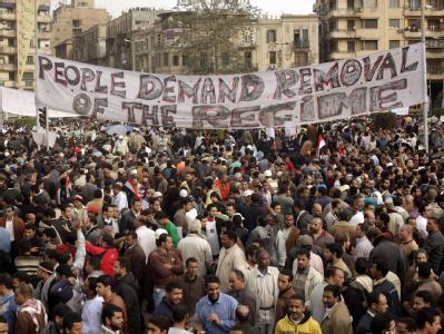 Die Demonstranten in Kairo lassen nicht locker: Sie verlangen weiter den Rückzug von Präsident Mubarak. Proteste in Kairo