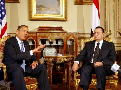 Der ägyptische Präsident Mubarak (r) und US-Präsident Barack Obama bei einem Treffen in Kairo im Jahr 2009. Obama und Mubarak
