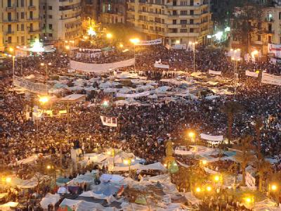Zehntausende Demonstranten protestieren auf dem Tahrir-Platz in Kairo. Es ist der 15. Tag der anhaltenden Proteste gegen Präsident Mubarak. Proteste in Kairo