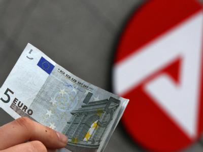 Nach Angaben der Bundesagentur für Arbeit verzögern sich ohne eine rasche Einigung Auszahlungen nach den neuen Regelsätzen um einen weiteren Monat. (Symbolbild) Hartz-IV-Reform