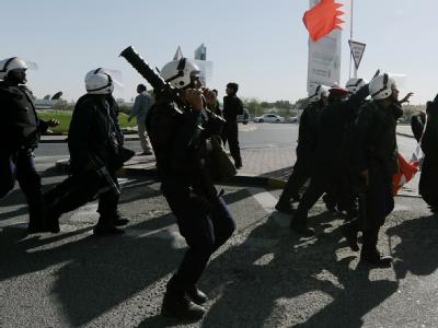 Im kleinen Golfstaat Bahrain eskaliert die Gewalt. Sicherheitskräfte hatten am Montag in Daih einen Demonstranten erschossen - und am Dienstag einen Teilnehmer an dessen Begräbnis. Unrests in Bahrain