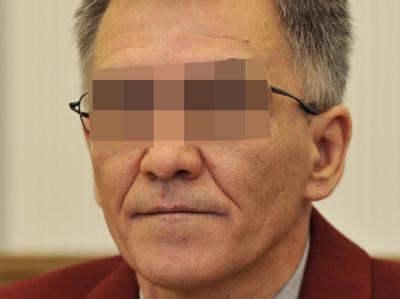Detlef S., der mutmaßliche Täter im Missbrauchsskandal von Fluterschen, nahm die Vorwürfe fast regungslos auf, schüttelte nur hin und wieder mit dem Kopf.</p><p>. Detlef S.