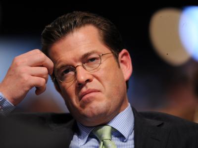 Ex-Verteidigungsminister Karl-Theodor zu Guttenberg will eine Veröffentlichung des Uni-Untersuchungsberichts verhindern. Karl-Theodor zu Guttenberg