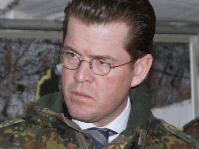 Bundesverteidigungsminister Karl-Theodor zu Guttenberg muss sich gegen Plagiats-Vorwürfe wehren. Guttenberg