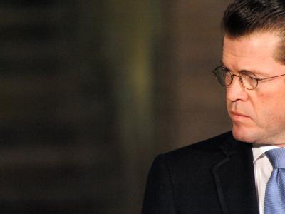 Verteidigungsminister Karl Theodor zu Guttenberg am Freitag im Bundesverteidigungsministerium. Guttenberg