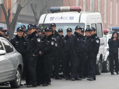 Nachdem die chinesische Polizei auf Pekings Straßen geplante «Jasmin-Proteste» verhindert hat, wird jetzt auch das Internet systematisch gesäubert. Polizei in Peking