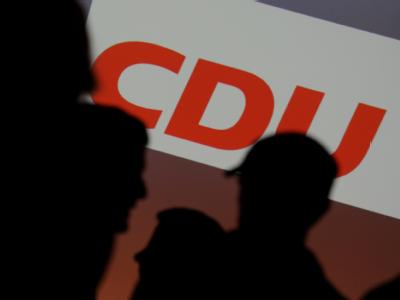 Anhänger der CDU warten auf die ersten Prognosen zur Bürgerschaftswahl. Hamburger Bürgerschaftswahl