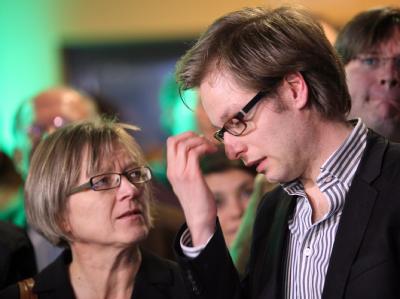 Der stellvertretende Landesvorsitzenden Anjes Tjarks (vorne r) und Antje Möller (l) von der Hamburger GAL. Hamburger Bürgerschaftswahl GAL