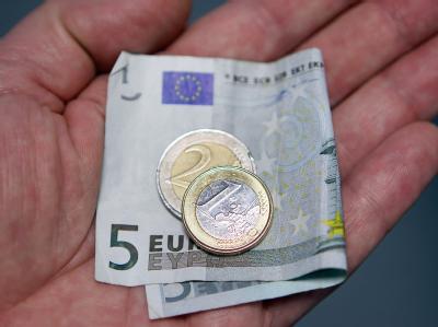 Am Freitag wollen Bundestag und Bundesrat abschließend über die Hartz-IV-Reform entscheiden. Hartz-Reform: 8 Euro mehr