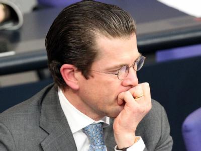 In den letzten Tagen war die Kritik an Bundesverteidigungsminister Karl-Theodor zu Guttenberg immer stärker geworden. Karl-Theodor zu Guttenberg