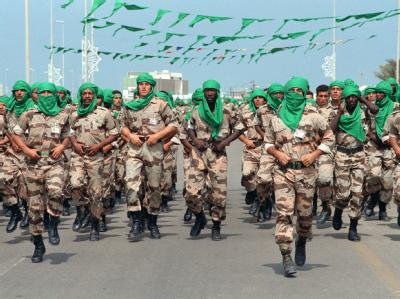 Angehörige der «Grünen Garden» bei einer Militärparade in Tripolis. (Archivbild) 'Grüne Garde' in Libyen