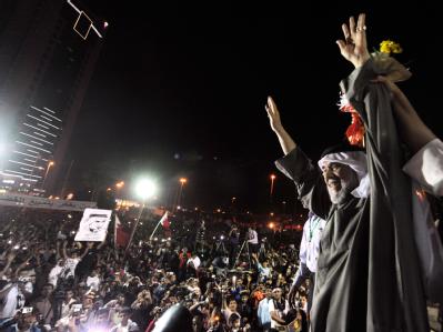 Der bahrainische Oppositionspolitiker Hassan Mushima vor Regimegegnern in der Hauptstadt Manama. Proteste in Bahrain