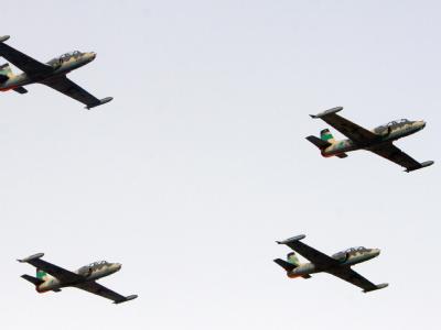 Libysche Militärflugzeuge bei einer Flugparade am 12.06.2010 in Tripolis. Libysche Militärflugzeuge