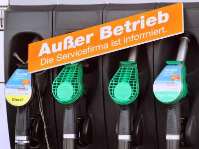 Wie kann der Verbraucher von E10 überzeugt werden? 'Außer Betrieb'