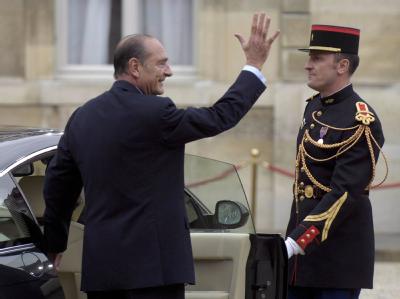 Jacques Chirac bei seiner Verabschiedung aus dem Elysée-Palast, dem Amtssitz des französischen Präsidenten (Archiv). Chirac
