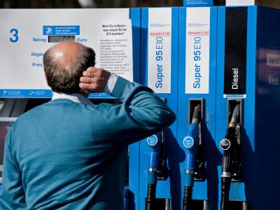 Super E10 Zapfsäulen an einer Berliner Tankstelle. E10-Biosprit