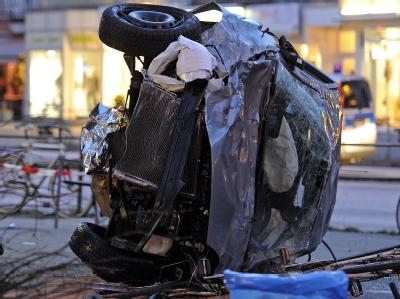 Der folgenschwere Unfall ereignete sich im Hamburger Stadtteil Eppendorf. Auto schleudert über Gehweg - drei Tote in Hamburg