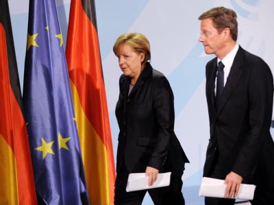 Kanzlerin Angela Merkel (CDU) und Außenminister Guido Westerwelle (FDP) im Berliner Kanzleramt. Merkel und Westerwelle