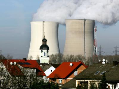 In einem offenen Brief an Kanzlerin Merkel fordern mehr als 300 Wissenschaftler einen beschleunigten Atomausstieg. AKW