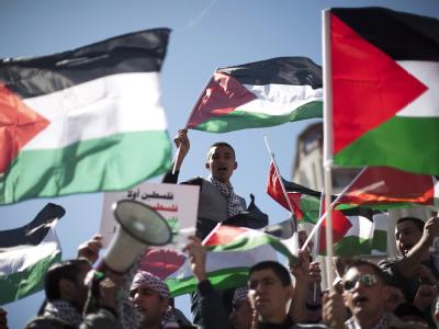 Tausende Menschen haben in Ramallah im Westjordanland für eine nationale Versöhnung der zerstrittenen Palästinensergruppen demonstriert. Demonstration in Ramallah