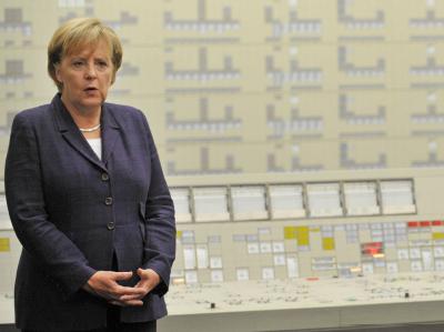 Bundeskanzlerin Merkel bei einem Besuch des Atomkraftwerks Lingen am 26.08.2010. Merkel im AKW Lingen