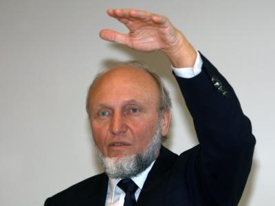 Der Präsident des Münchner ifo-Instituts, Hans-Werner Sinn, hat vor einer dramatischen Zuspitzung der wirtschaftlichen Lage in Italien gewarnt. Archivfoto: Stephanie Pilick Hans-Werner Sinn
