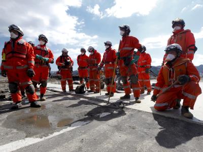 Die japanische Feuerwehr soll nun auch im Atomkraftwerk Fukushima Eins helfen. Japanische Feuerwehr