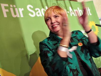 Freude bei Grünen-Chefin Claudia Roth Landtagswahlen Sachsen-Anhalt - Grüne