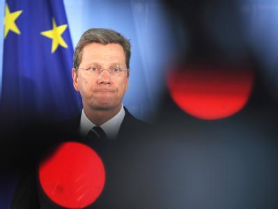 Bundesaußenminister Westerwelle gibt im Auswärtigen Amt in Berlin ein Statement ab: Die Enthaltung Deutschlands bei der UN-Abstimmung über eine Flugverbotszone in Libyen bleibt umstritten. Westerwelle